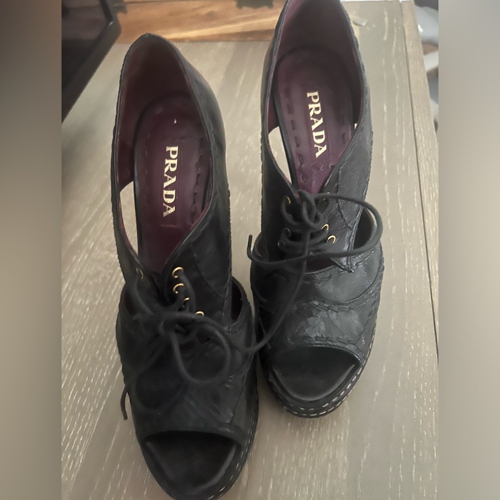 Genuine Prada leather platform shoes. Size 39